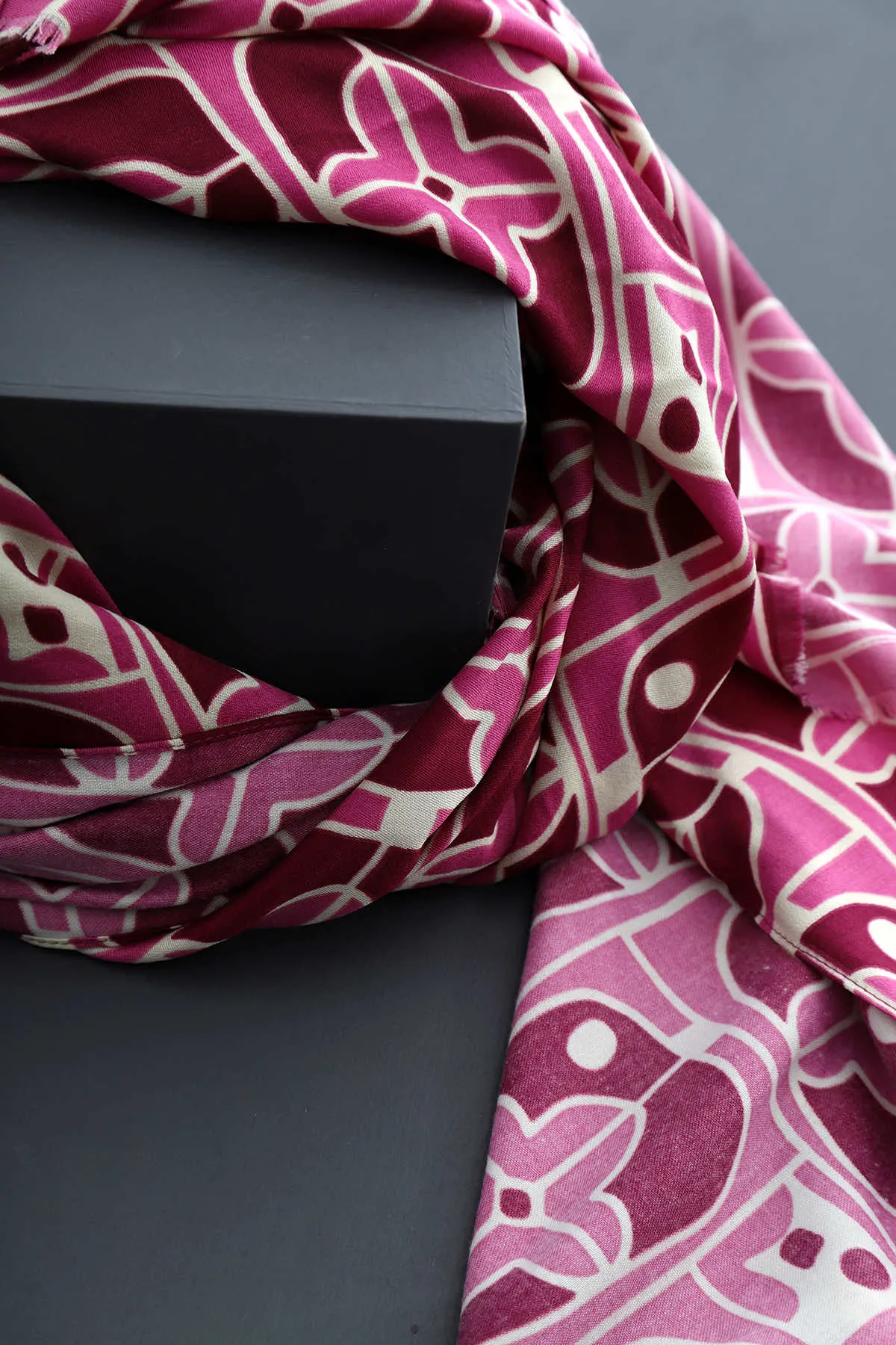 Linda Scarf Fuchsia